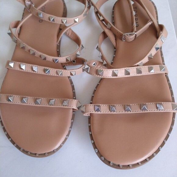 Torrid 10.5W Embellished Sandals excellent condition - Picture 2 of 6